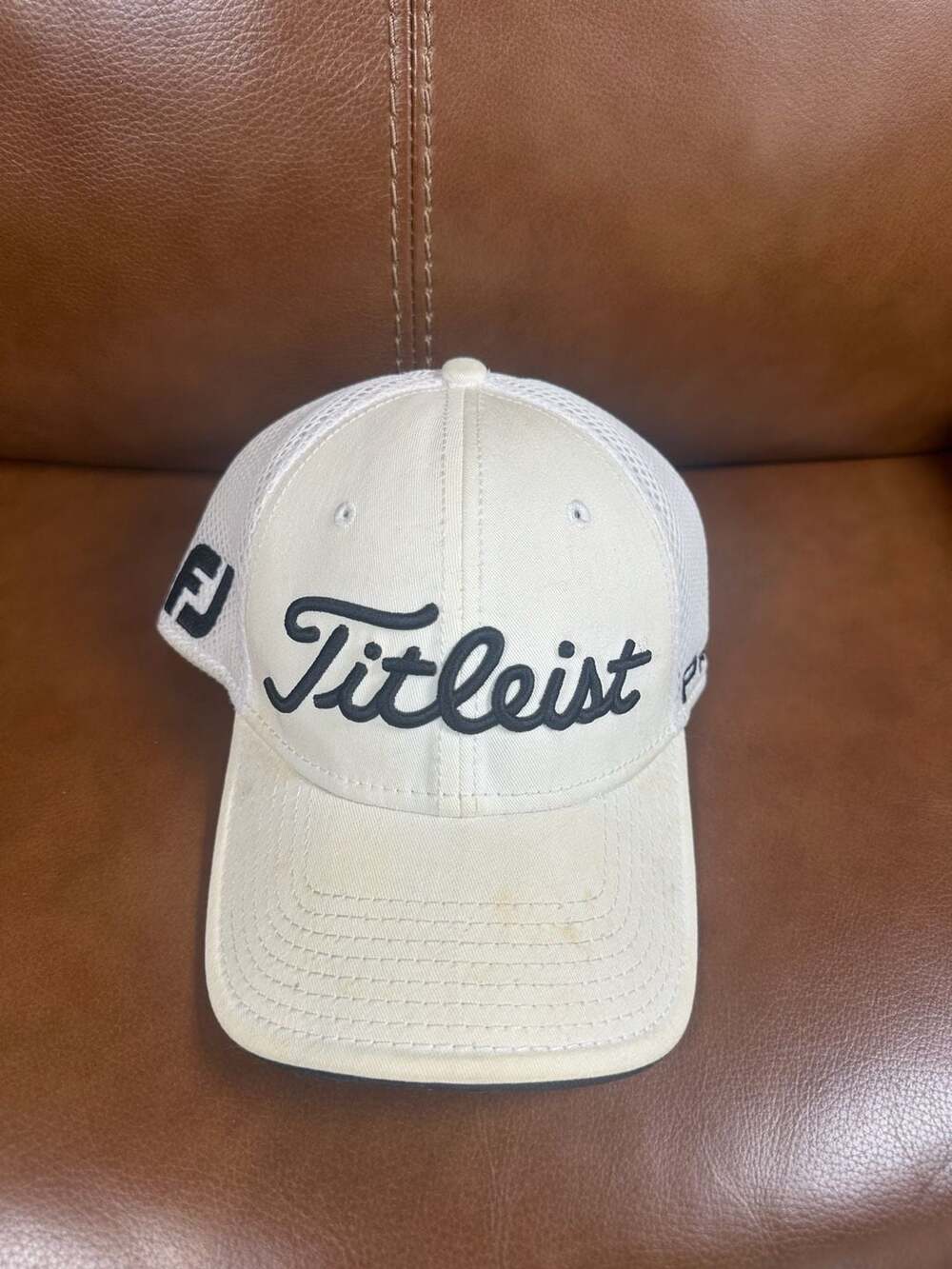Titleist Pro V1 Hat White Medium Large